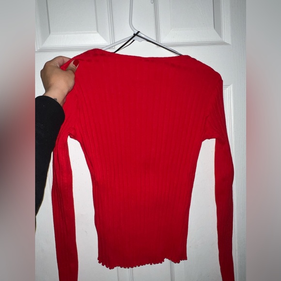 SOLD ๐๏ธ Red H&M Basic Ribbed Tee - Picture 5 of 7